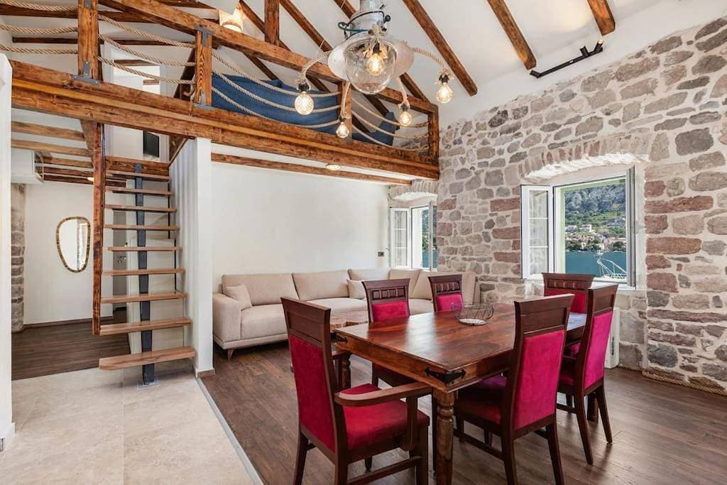 Seaside Stone House - Bella Vista 1
