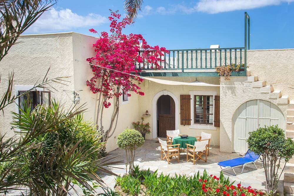 Charming Cretan House, Bougainvillea 1