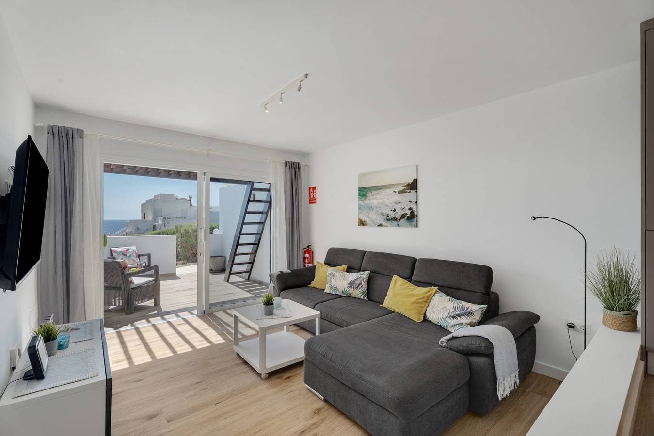 Foto 4 von 27: Ferienwohnung 'Agua Y Sol I' mit Meerblick, Gemeinschaftspool und WLAN