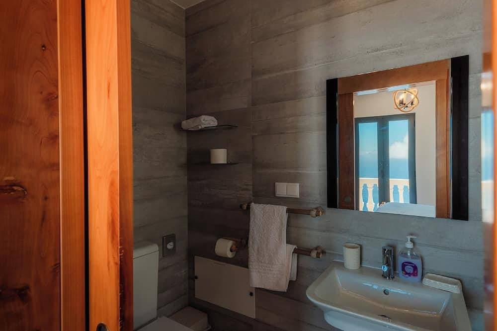Foto 7 von 30: Blue Sea Tower, Luxusvilla, privater beheizter Pool und Gärten. Hervorragender Meerblick