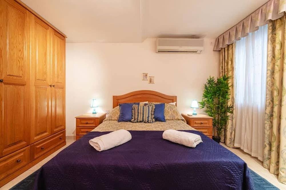 Foto 2 von 20: Charming Modern Seaview Apartment in Central Portomaso