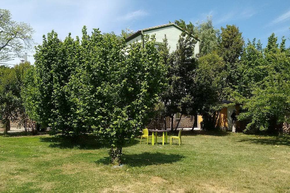 Ideale Haustiere: Wohnung in Haus mit Garten - erster Stock. 1