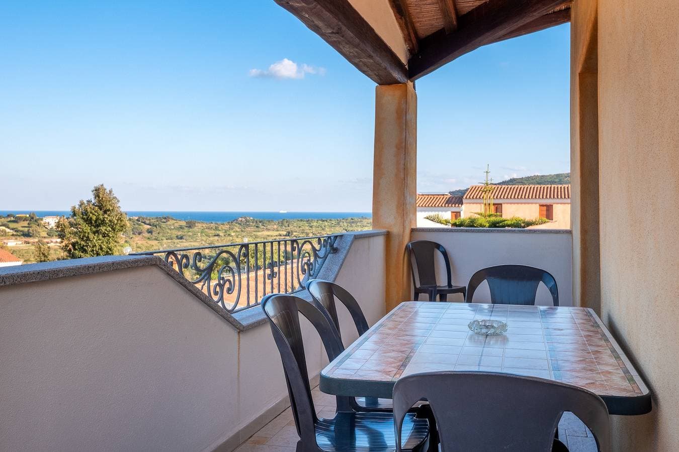 Foto 2 von 25: Ferienwohnung 'La Finestra sul Mare' mit Meerblick & Terrasse