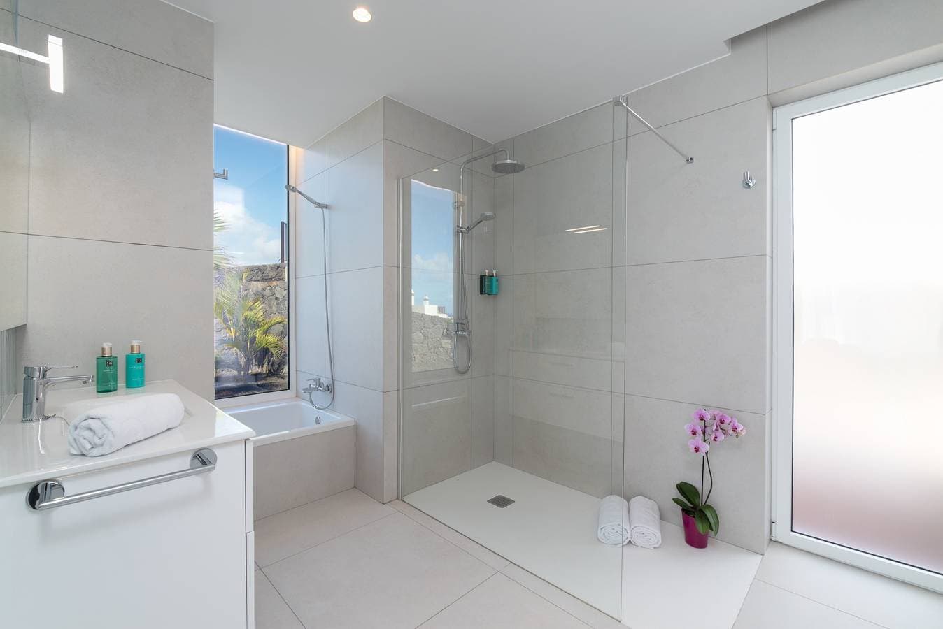 Foto 11 von 38: Villa 'Ereza Royal Elite Hoopoe 109' mit Meerblick, WLAN und Klimaanlage