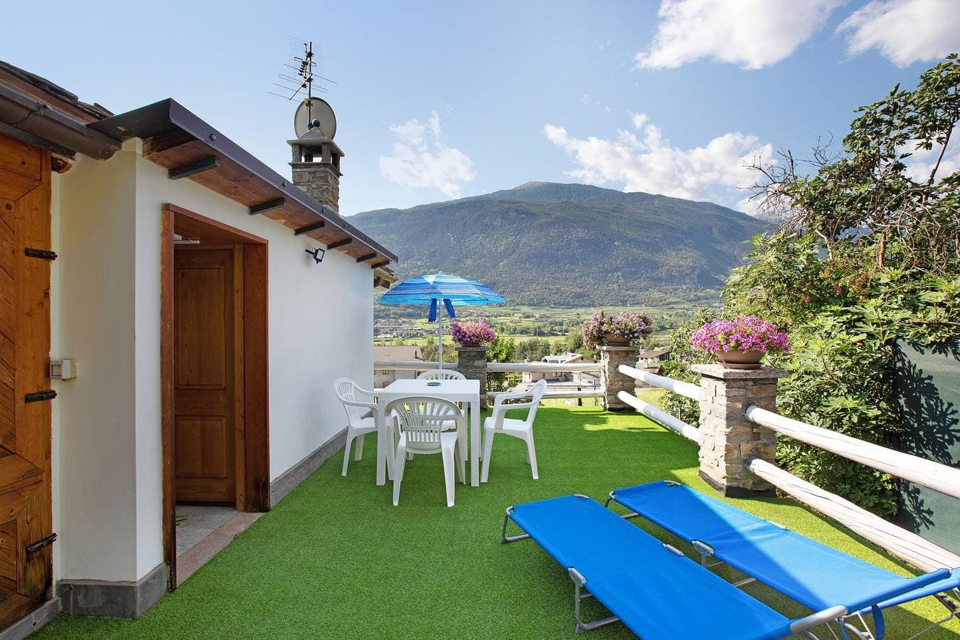 Foto 5 von 32: Apartment „Casa Sabrina – Appartamento Bianco“ mit Bergblick, privater Terrasse und WLAN