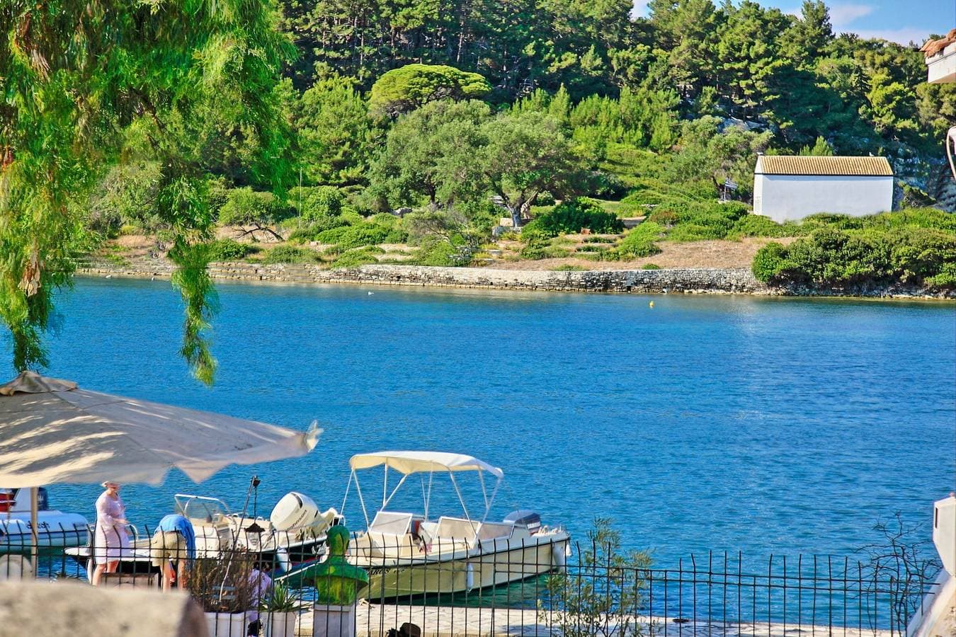 Nina: Gaios Waterfront Apartment 1
