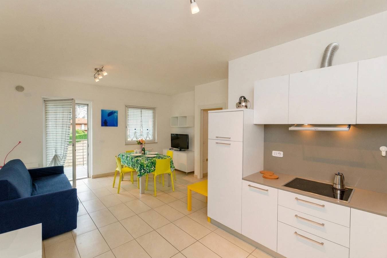 Foto 5 von 22: Torbole Relax, Pool & Balcony Apartment 2