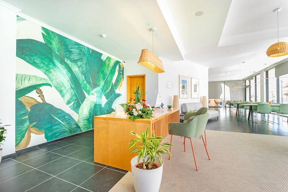 Foto 8 von 18: Sophisticated Studio w/ Balcony near Ocean – Peaceful Relaxation with Breakfast!