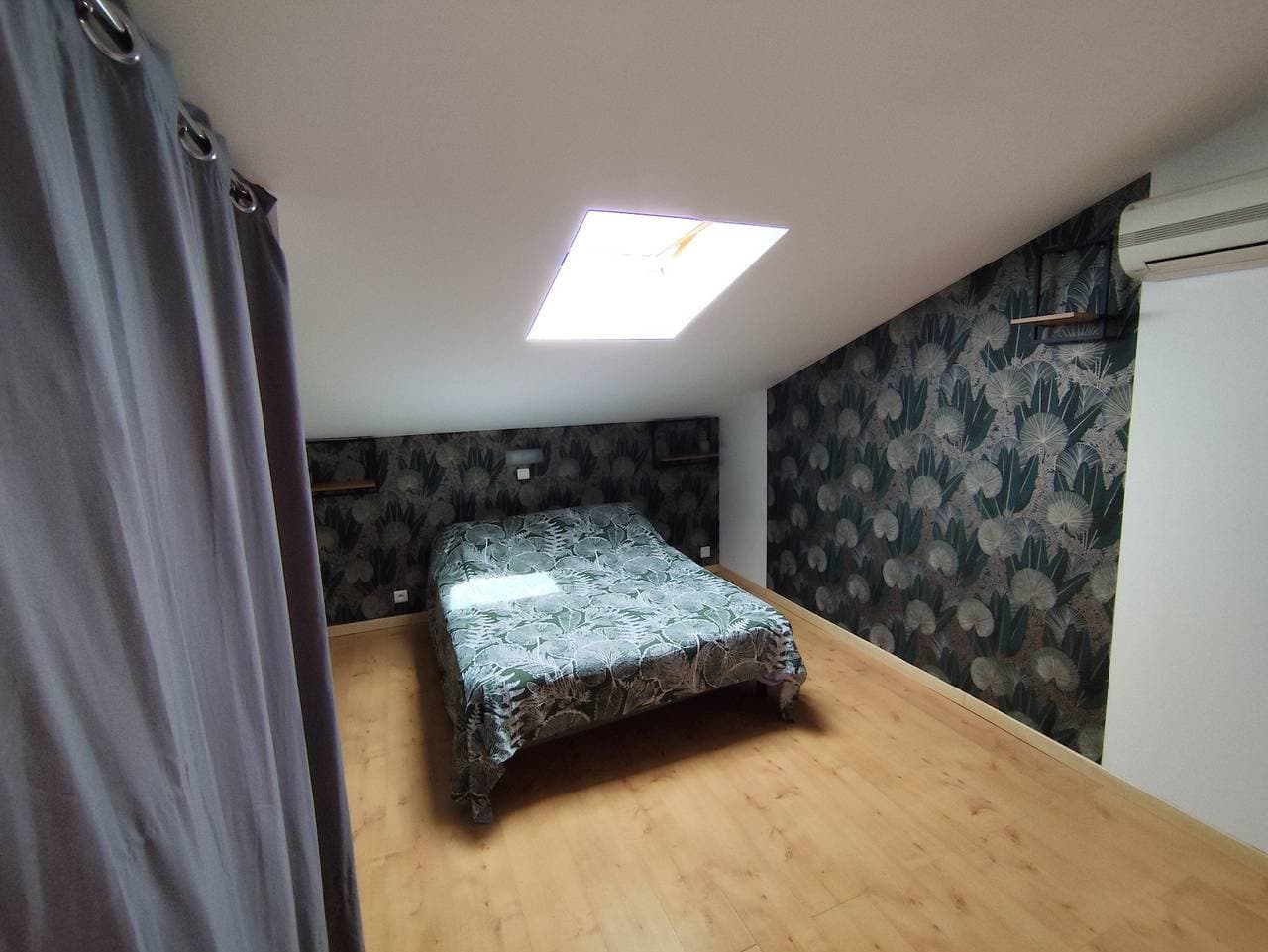 Foto 6 von 17: Ferienwohnung 'La Salamandre' mit Bergblick, WLAN und Klimaanlage