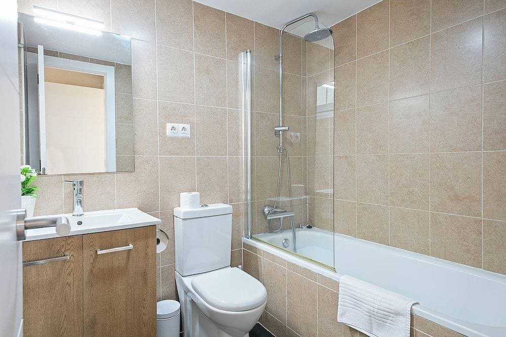 Foto 11 von 25: Gemütliches Dachgeschoss mit Außenbereich zum Essen, Sonnenbaden, Entspannen ...