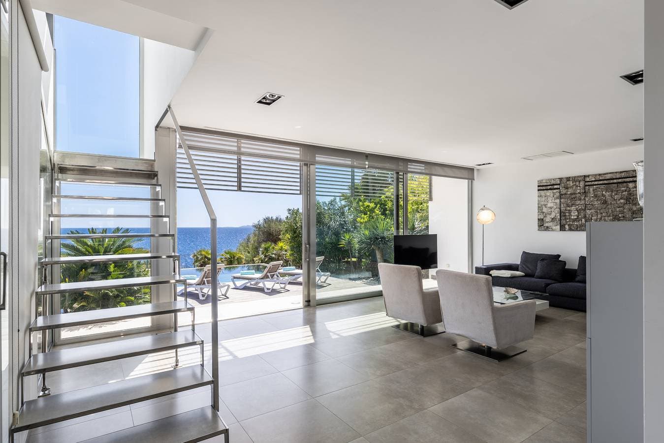Foto 13 von 39: Pool with Sea Views - Villa Es Pas