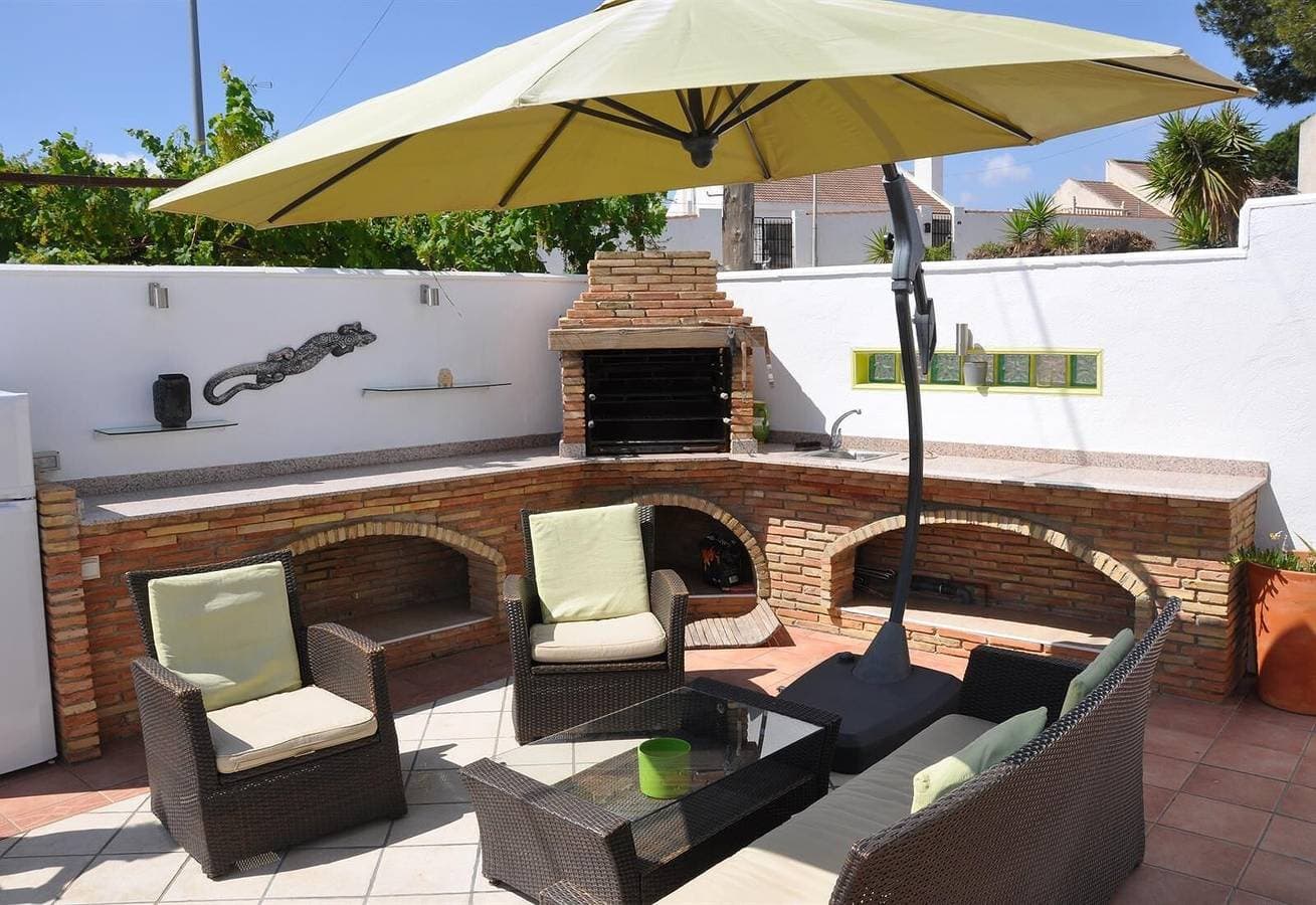 Foto 2 von 41: Villa mit privatem Pool, Terrasse, Klimaanlage und WLAN
