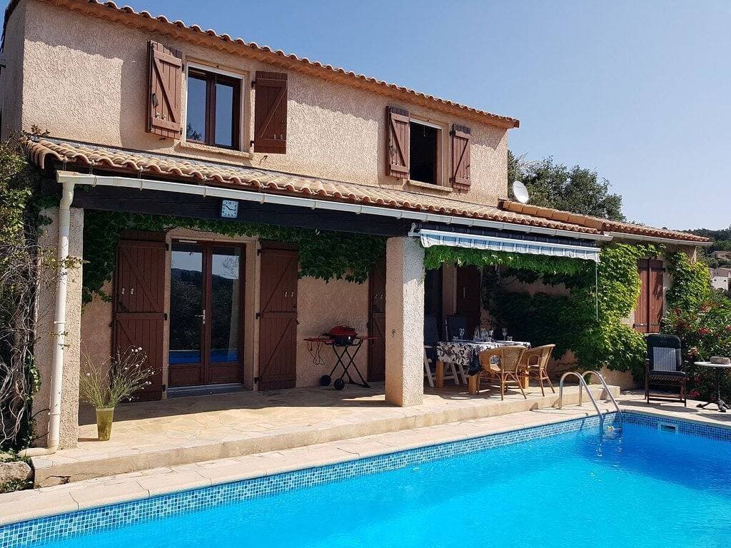 Foto 2 von 40: Ferienhaus in Carces mit Schwimmbecken
