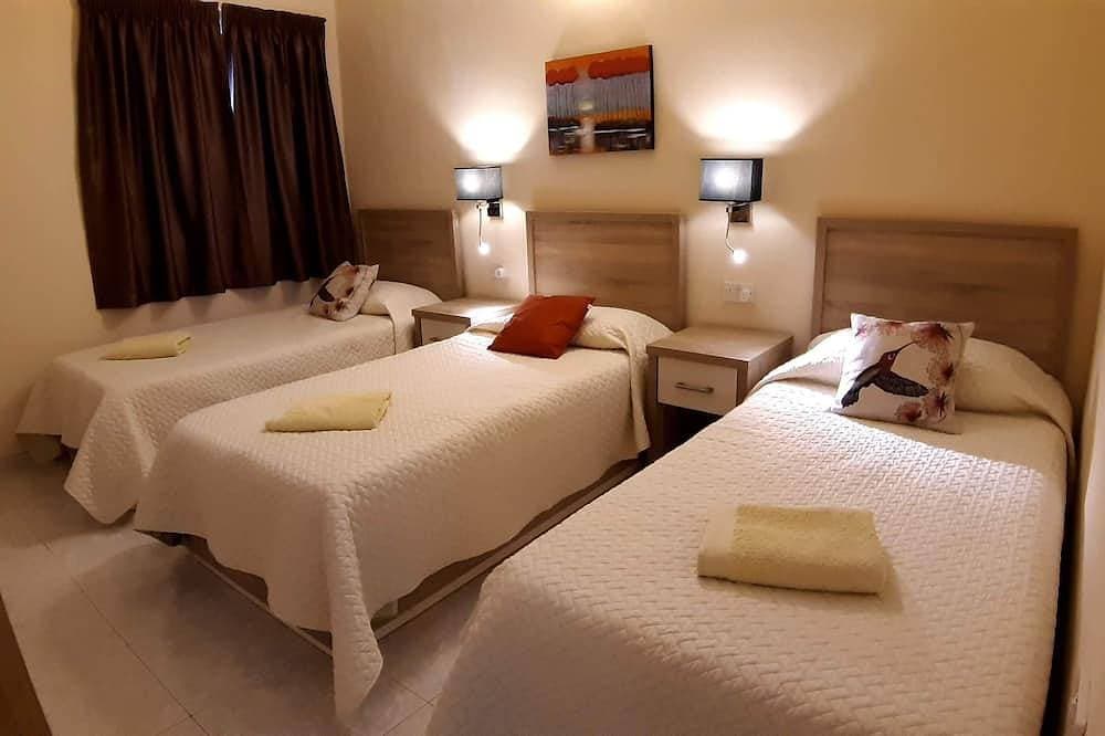Foto 4 von 30: Superb & comfortable 2-bedroom villa apt sleeps 5, swimming pool, AC/WiFi