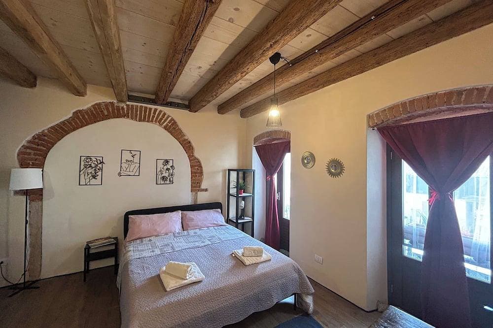 Foto 8 von 23: The room in the ancient village