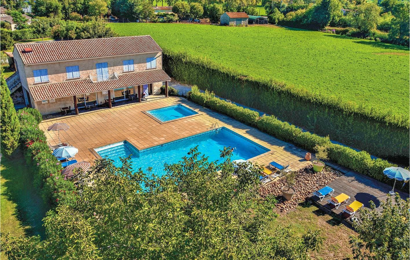 Foto 7 von 11: Parkplatz, Pool, Garten & Internet - Mieten Sie unsere Wohnung!