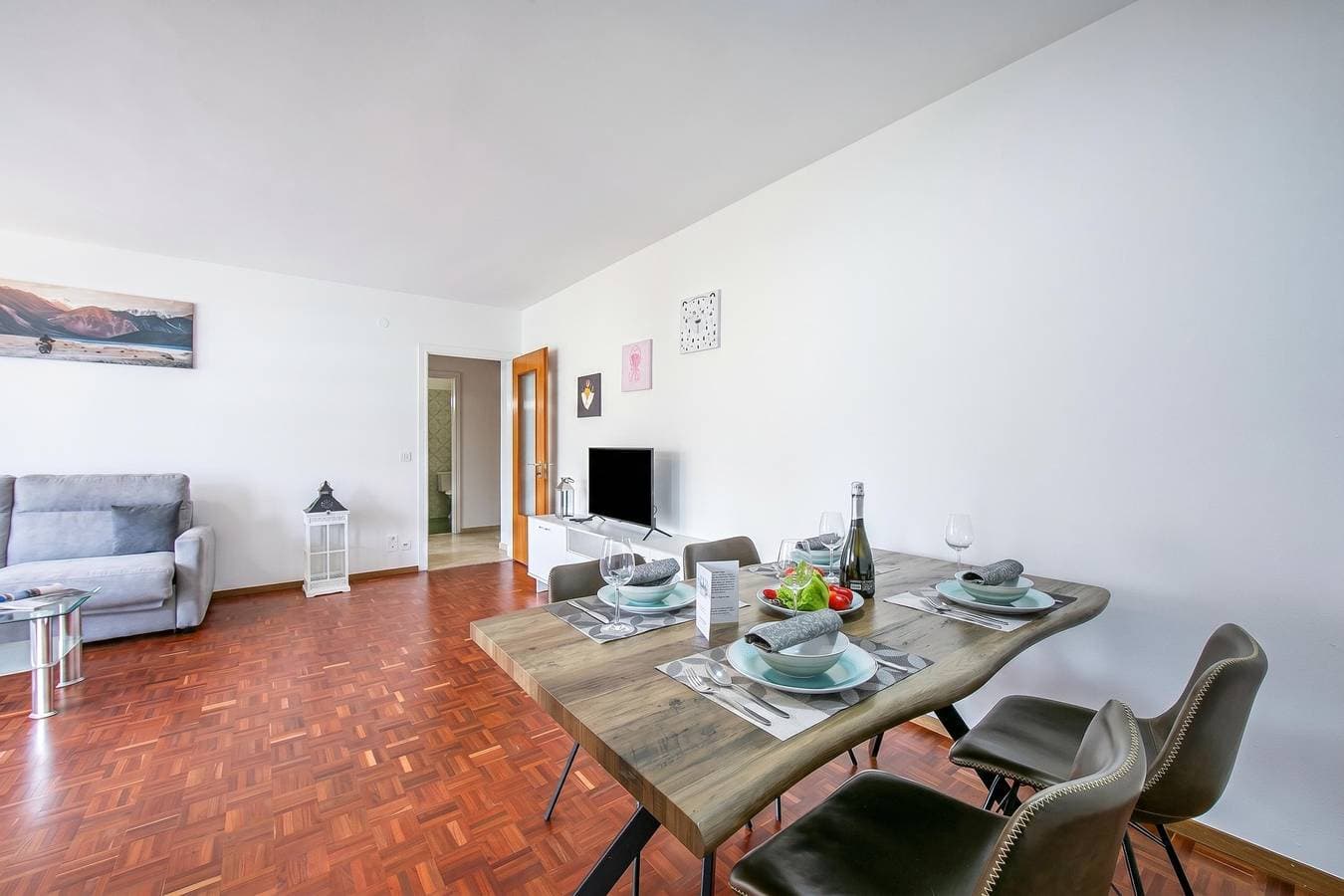 Foto 12 von 23: Lido Apartment Locarno with Balcony and Parking