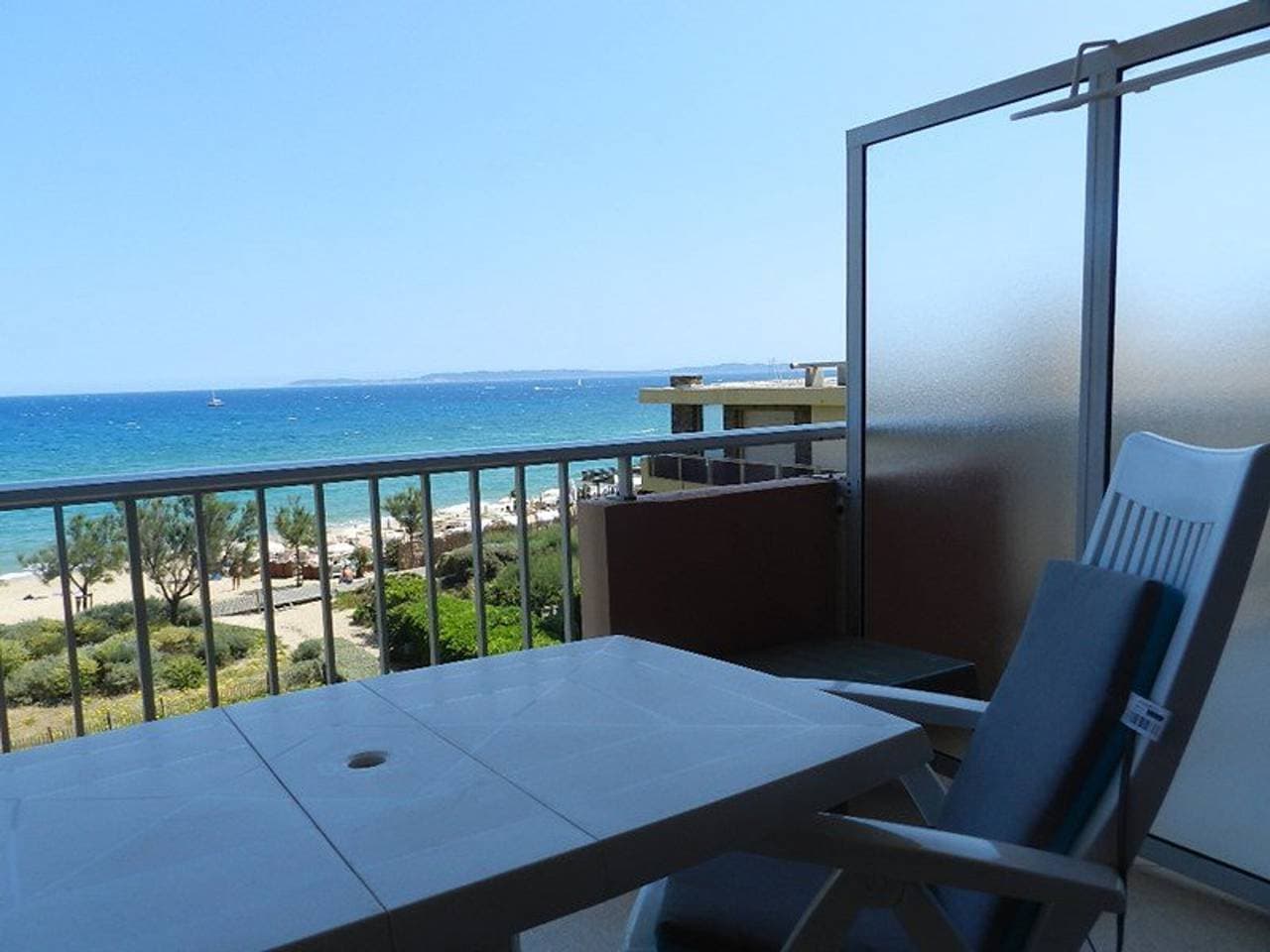 Foto 8 von 12: Studio für 3 mit Klimaanlage und Parkplatz am Strand von Lavandou