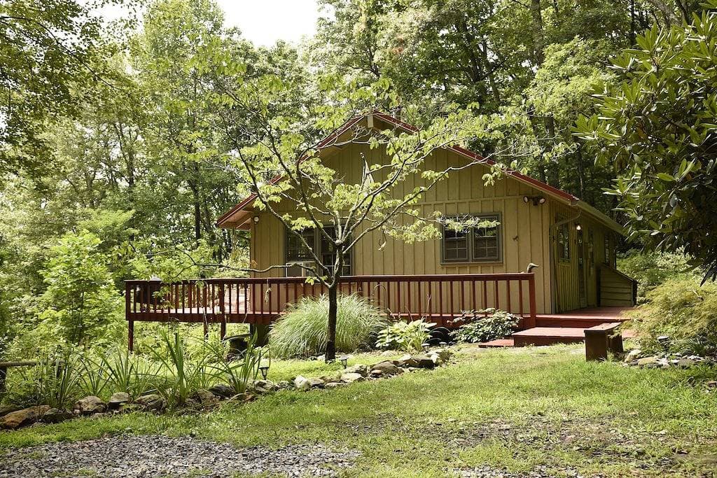Foto 10 von 37: Fox Trot Cabin liegt 1 Meile von Blue Ridge Parkway Meile Marker 174 entfernt