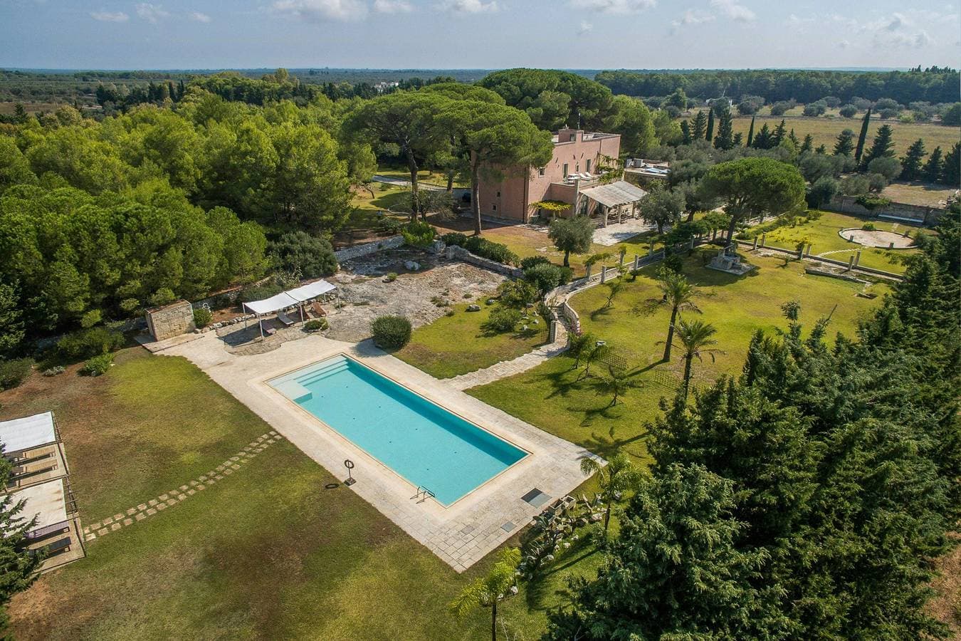 Bauernhaus aus dem 19. Jahrhundert mit Pool inmitten von Olivenbäumen 1