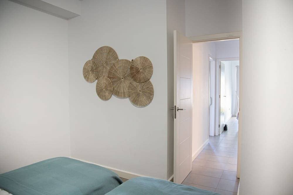 Foto 5 von 21: Auf Meereshöhe und mit Blick auf den Strand.  Wohnung mit Terrasse und 8 Stunden Sonne
