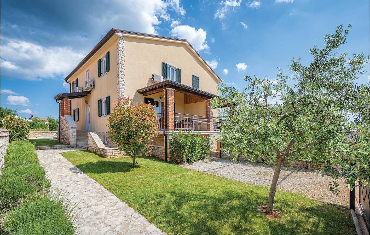 Foto 2 von 33: Geräumige Ferienwohnung mit Terrasse, WLAN und Parkplatz – 300 m bis zur Küste