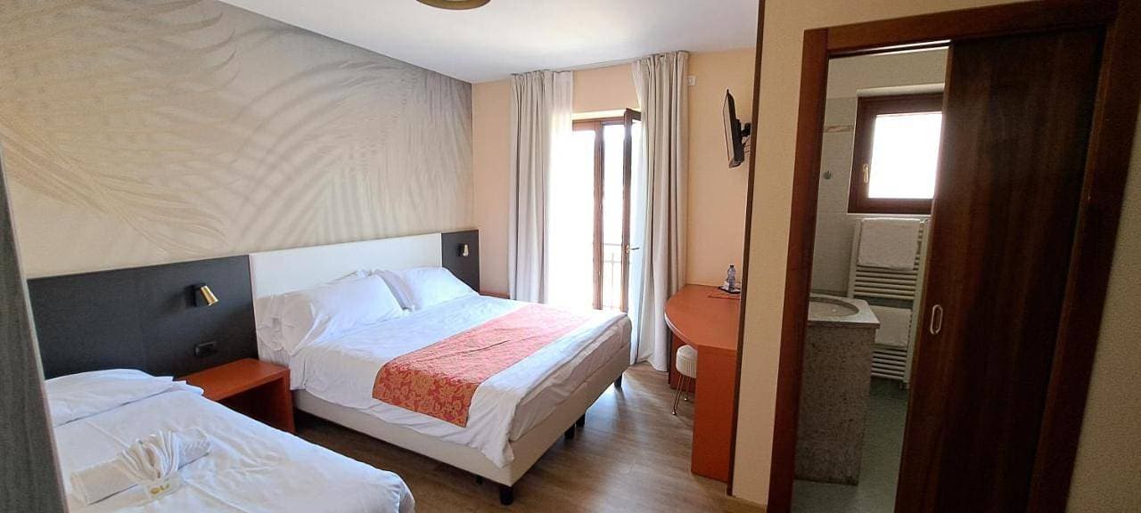 Foto 4 von 12: Double Room with Balcony