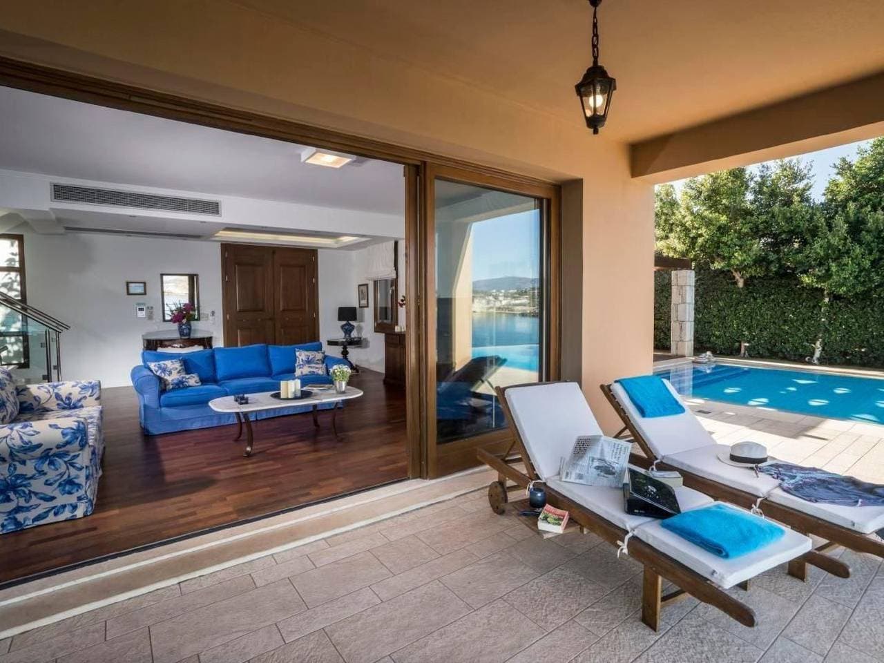Foto 10 von 29: Anemos Villa Ferienhaus Aussicht Gemütlicher beheizter Pool