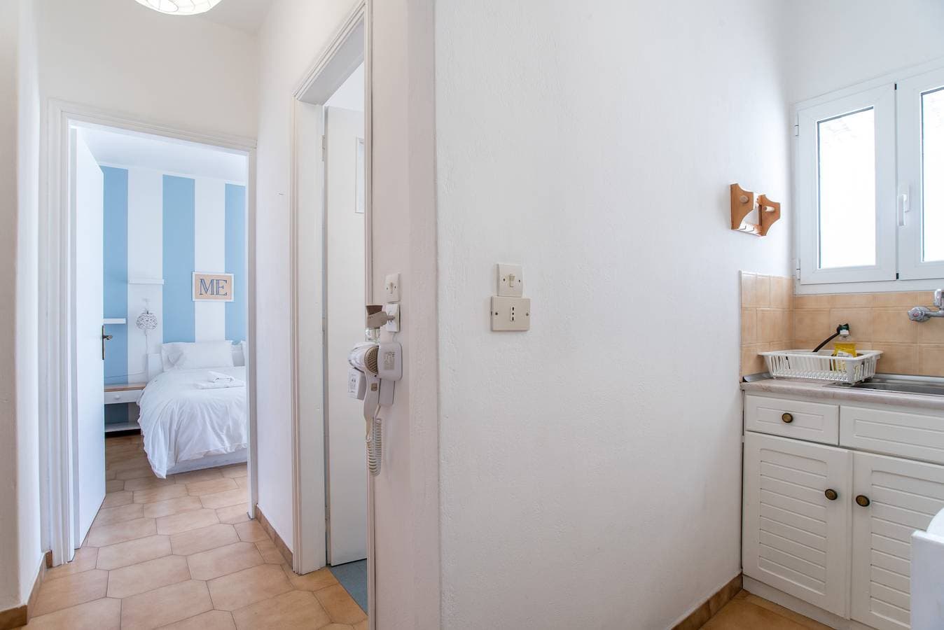 Foto 12 von 45: Einzimmerapartment 'Livadia Seaside Studios 14' mit Gemeinschaftsterrasse, WLAN und Klimaanlage