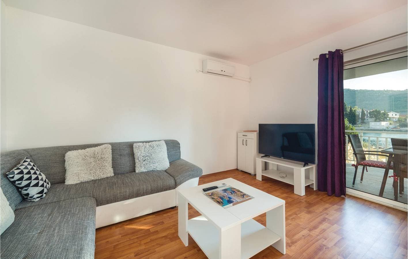Foto 6 von 24: Gemütliche 300 m zum Strand: Klimatisierte Wohnung mit Terrasse und Parkplatz