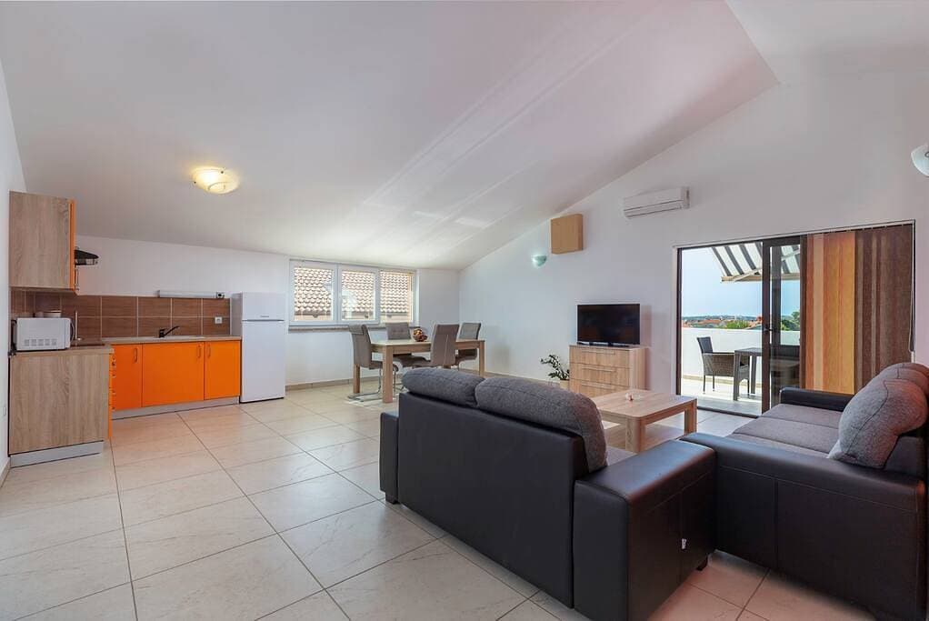 Foto 9 von 23: Ferienwohnung für 4 Personen mit Pool