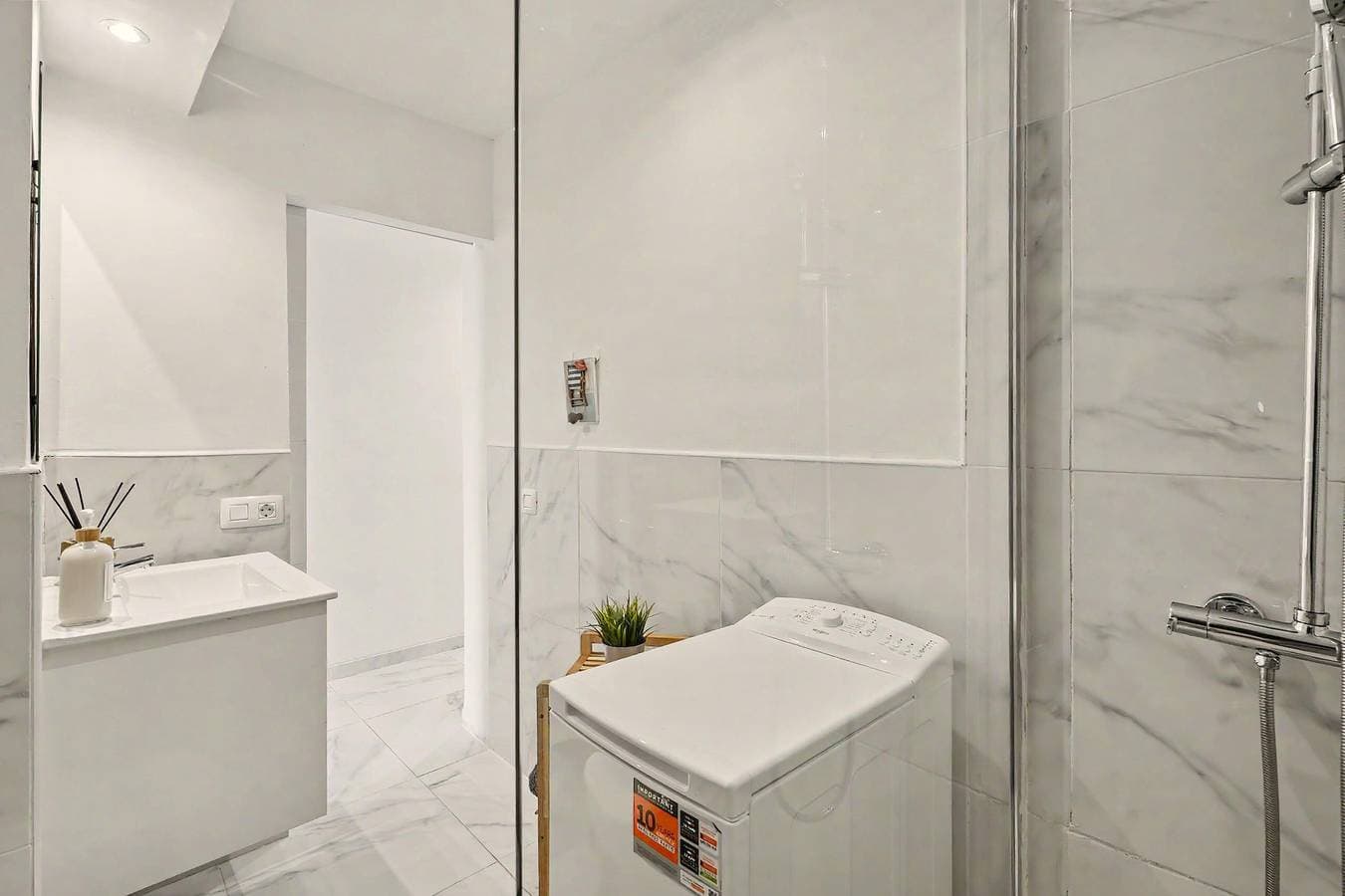 Foto 12 von 23: Ferienapartment 'Suit Atlántica' mit Meerblick, Pool und WLAN