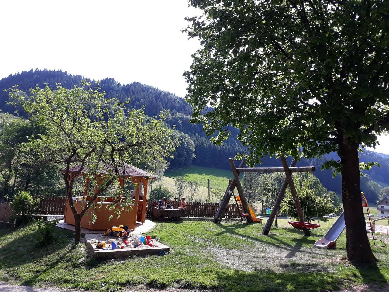 Foto 12 von 20: Ferienwohnung 'Schwalbennest' mit Bergblick, Balkon und Wi-Fi