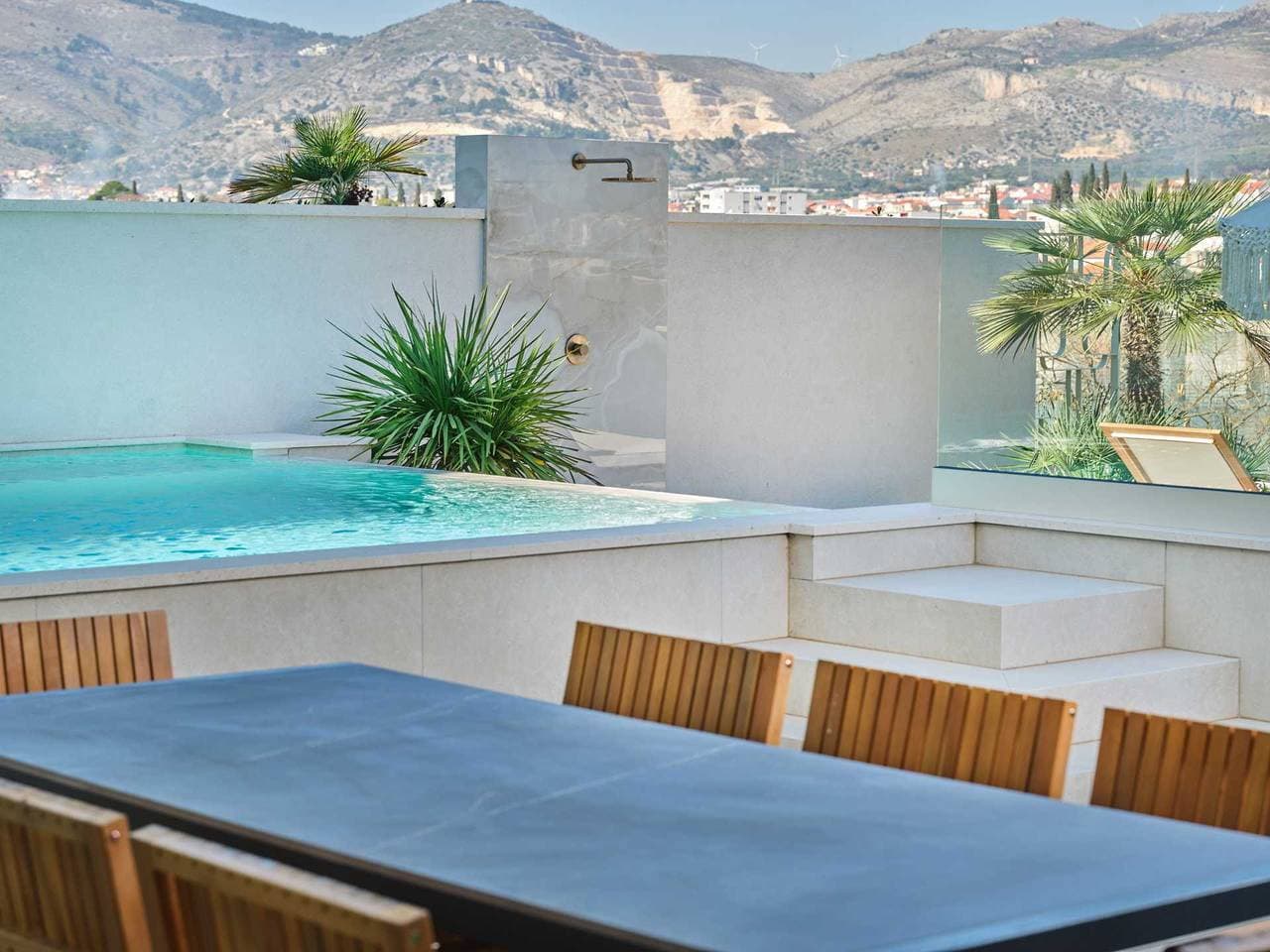 Foto 3 von 98: Luxusvilla Lunea mit Pool III