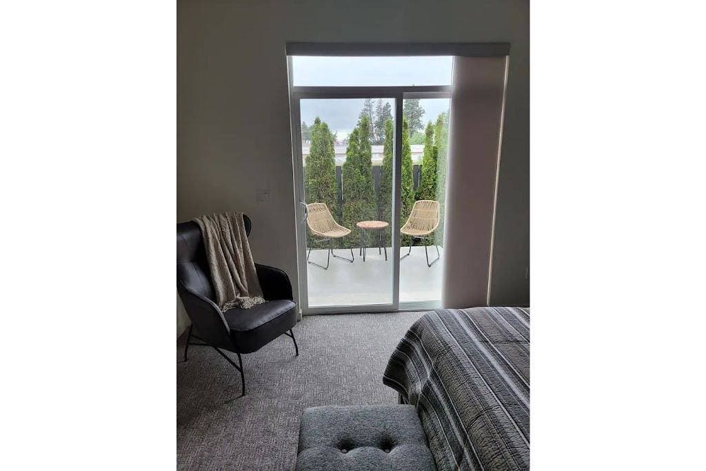 Foto 8 von 40: New Cozy, Modern 3-bedroom home. Close to dtwn Cda