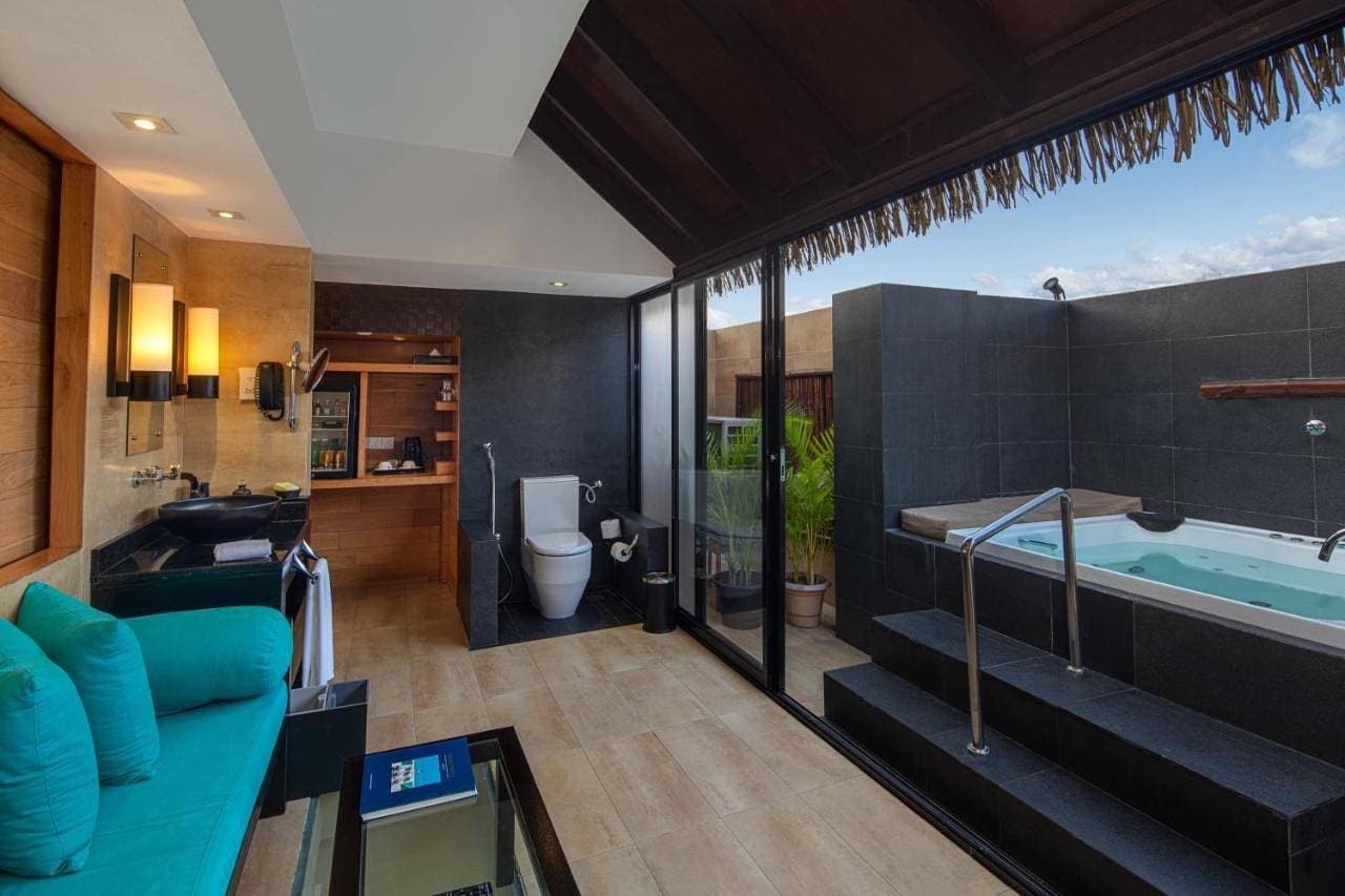 Foto 8 von 9: Overwater Villa with Jacuzzi