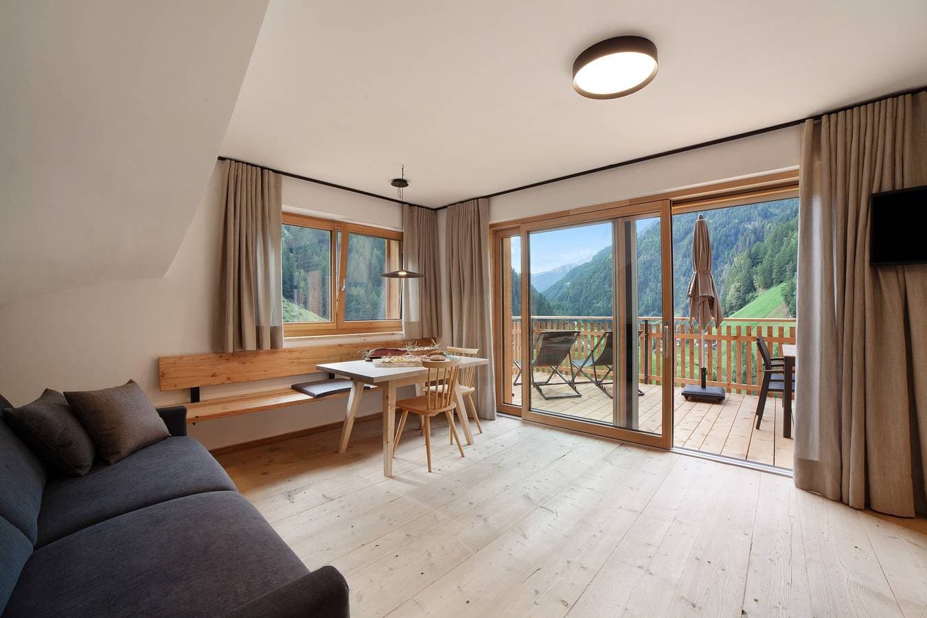 Foto 2 von 43: Ferienwohnung 'Herrischner 2' mit Bergblick, privater Terrasse und WLAN