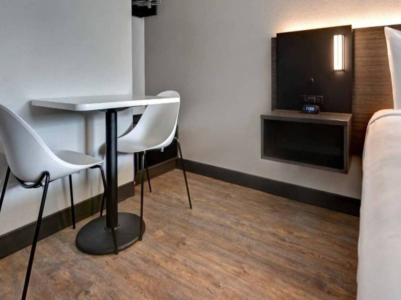 Foto 10 von 35: 1 Queensize-Bett | Barrierefreier Zugang | Badewanne | Rauchen | Küche