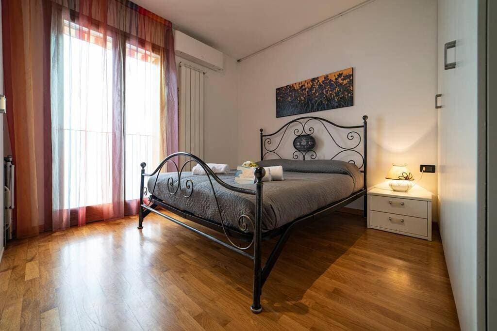 Foto 3 von 32: One-Bedroom Apartment with Lake View