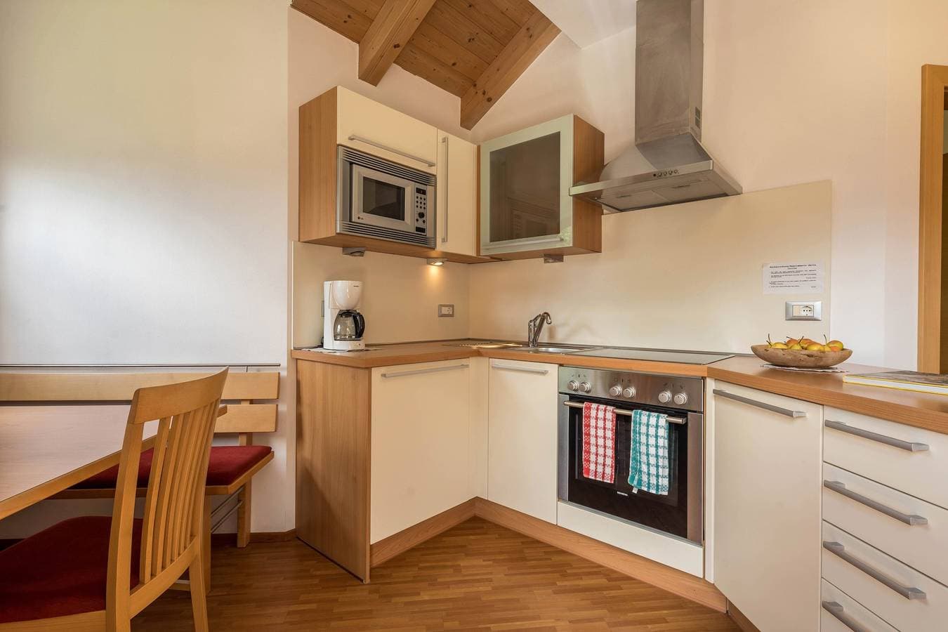 Foto 8 von 23: Ferienwohnung "Tischlerhof" mit Bergblick in Tirol mit voll ausgestatteter Küche