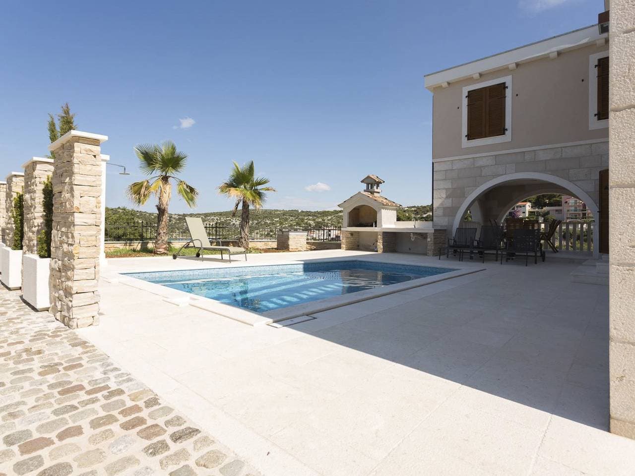 Villa Elena mit Pool, nur 60 Meter zum Meer 1