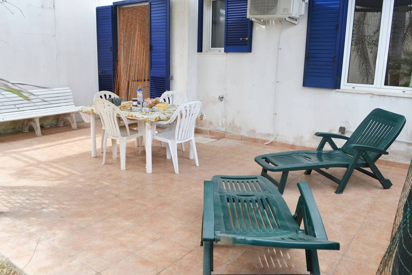 Foto 8 von 33: Bezauberndes Strandhaus mit großen Terrassen und Garten