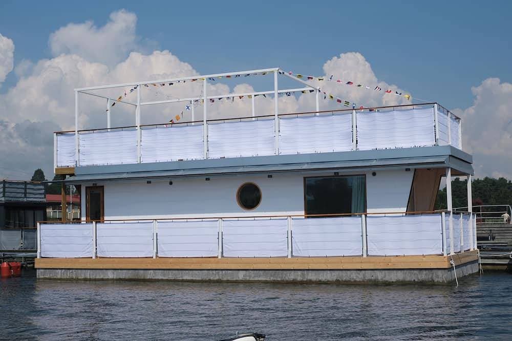 Unique floating retreat Sleeps 4 1