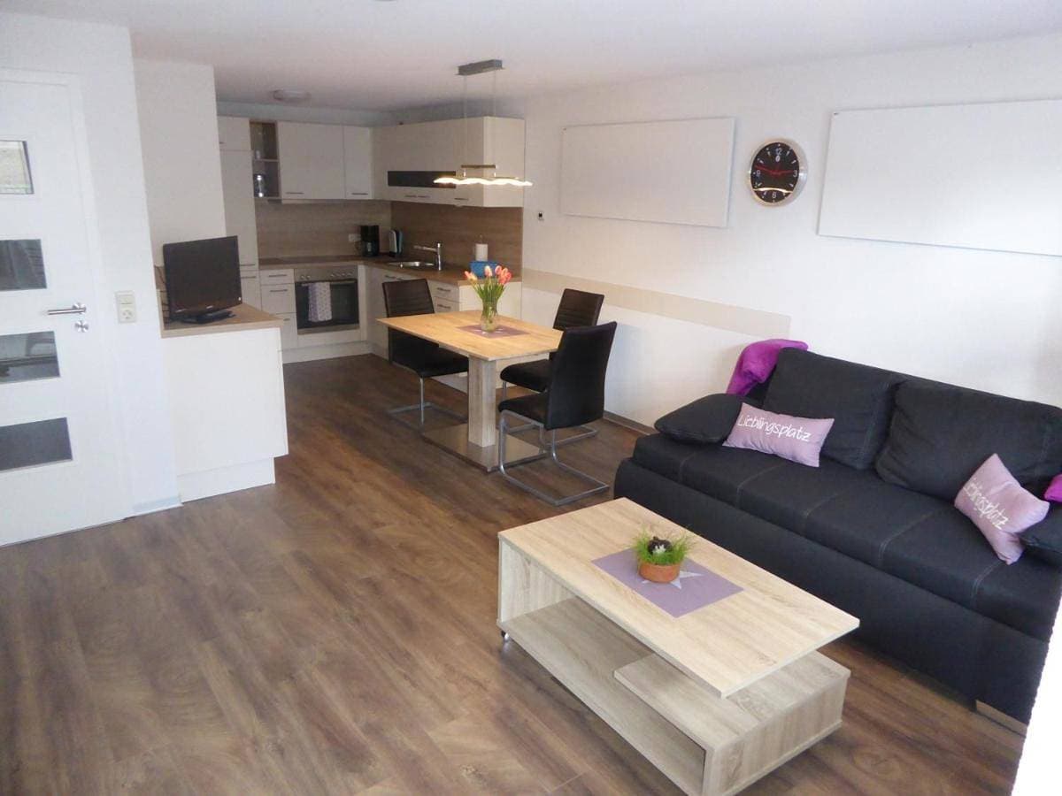 Foto 5 von 12: Family Room with Bathroom