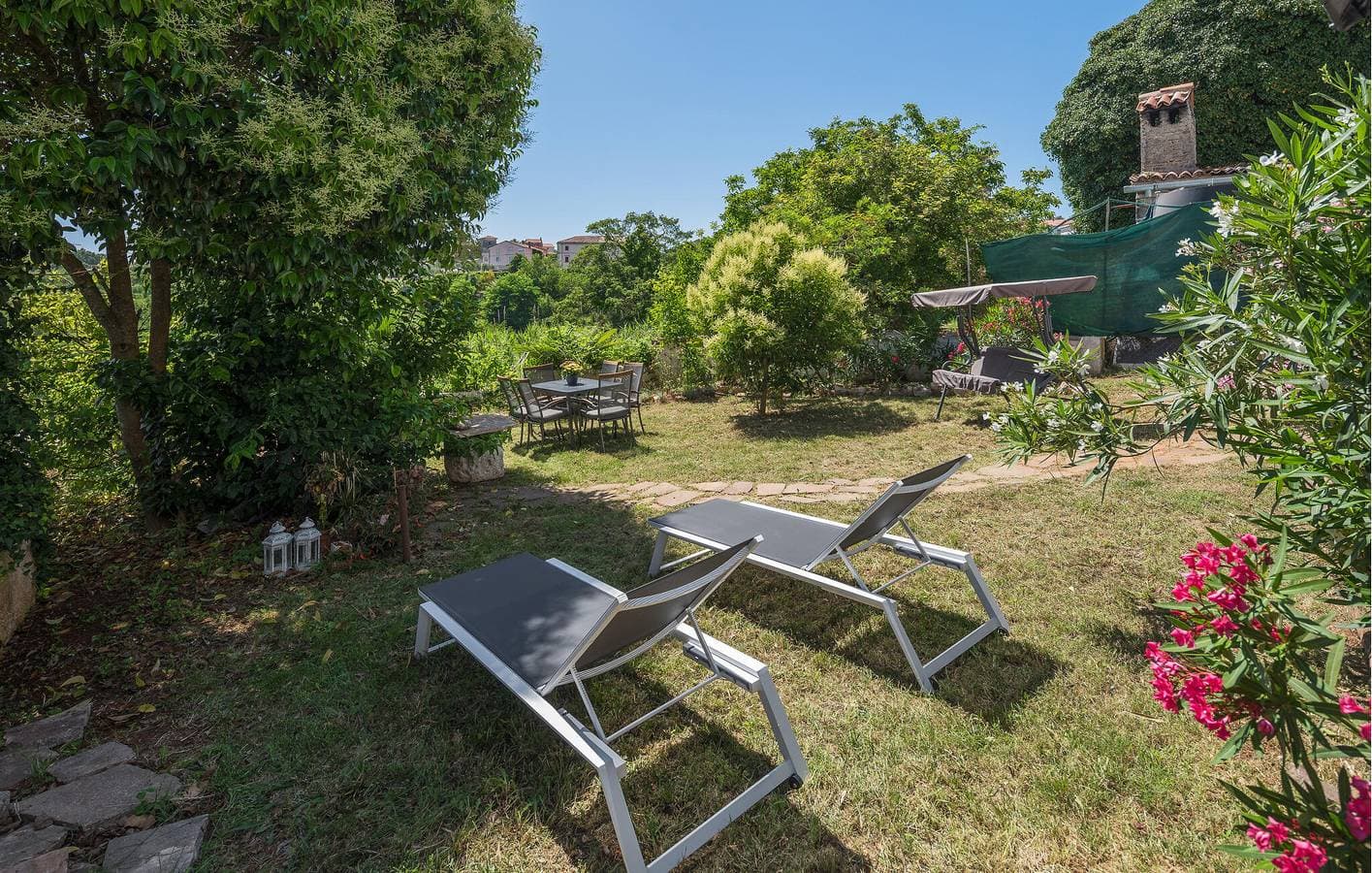 Foto 12 von 27: Geräumige 1-Zimmer-Wohnung mit Terrasse, WLAN und Parkplatz