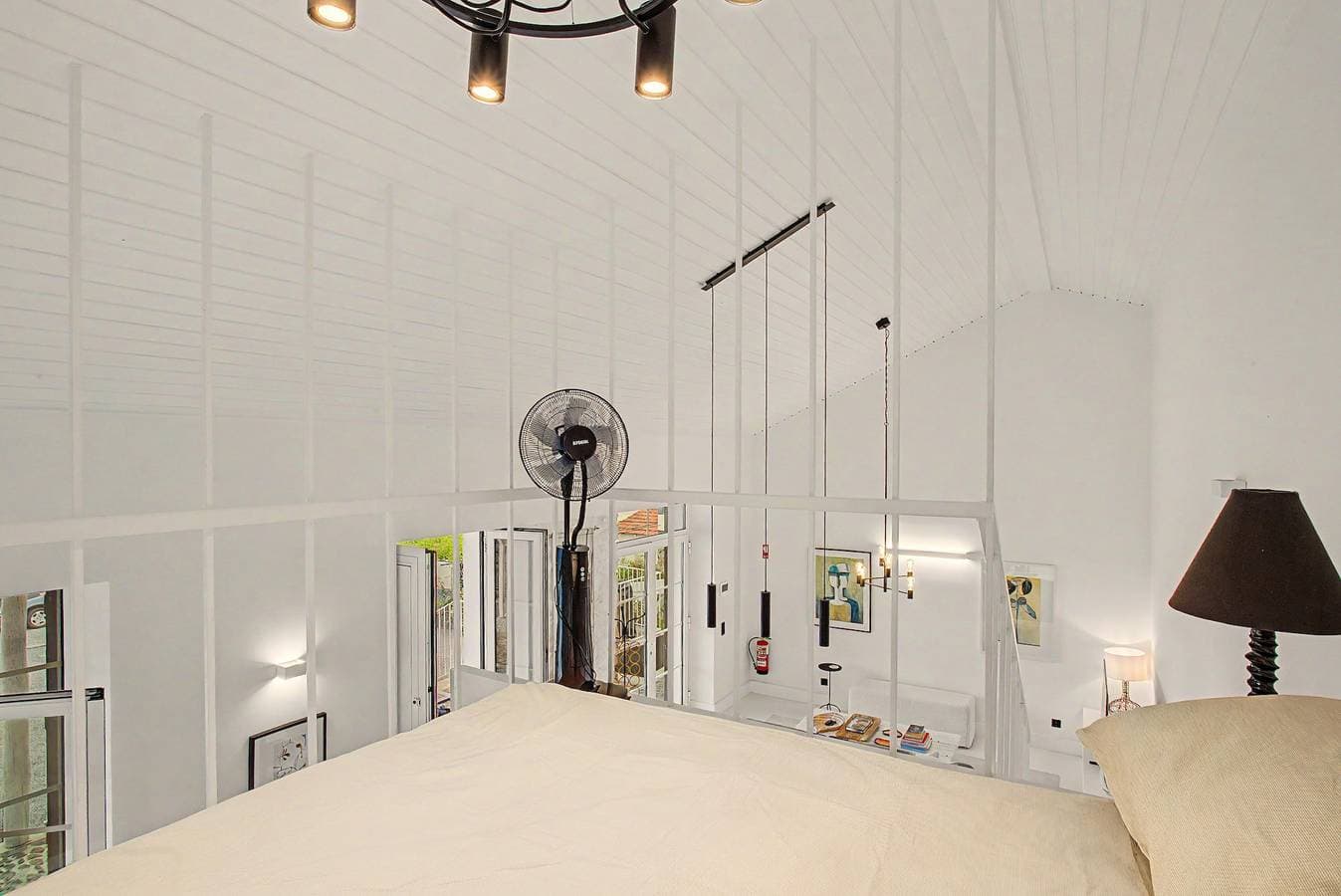 Foto 11 von 22: Chalet 'The Village Barn' mit Meerblick, Gemeinschaftsterrasse und WLAN