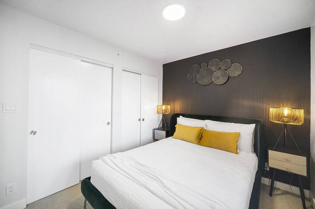Luxury 1 Bedroom Apartment in Downtown Vancouver 1