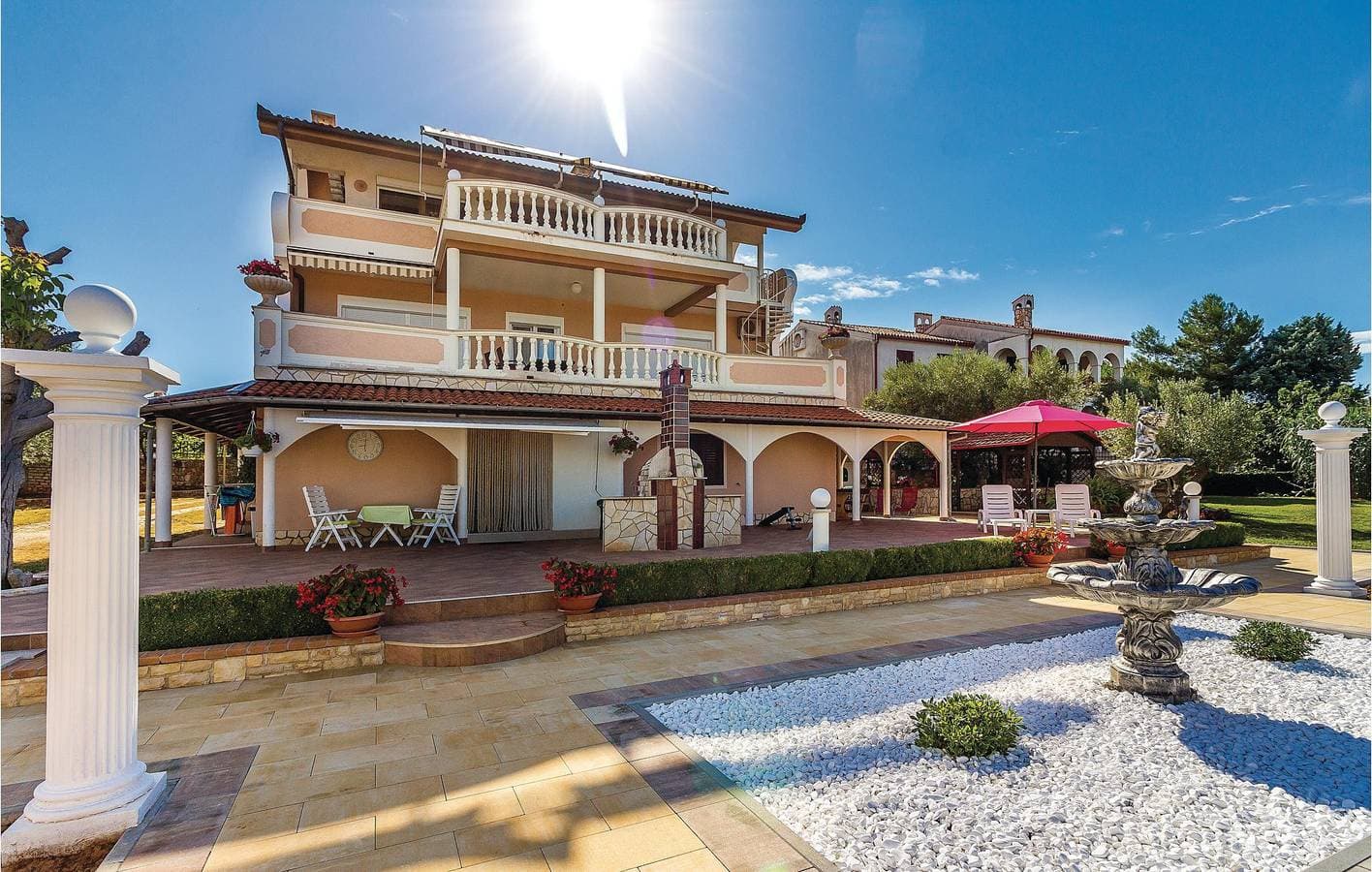 Foto 3 von 37: Reizende Ferienwohnung mit Terrasse und Pool, 1,5 km vom Strand von Fažana entfernt