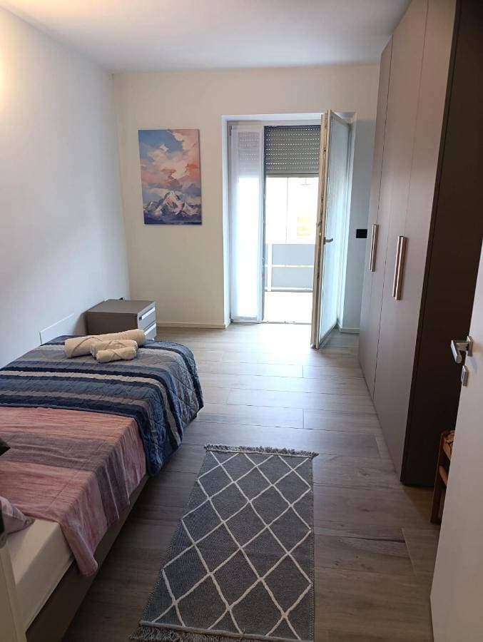 Foto 5 von 36: Two-Bedroom Apartment with Balcony