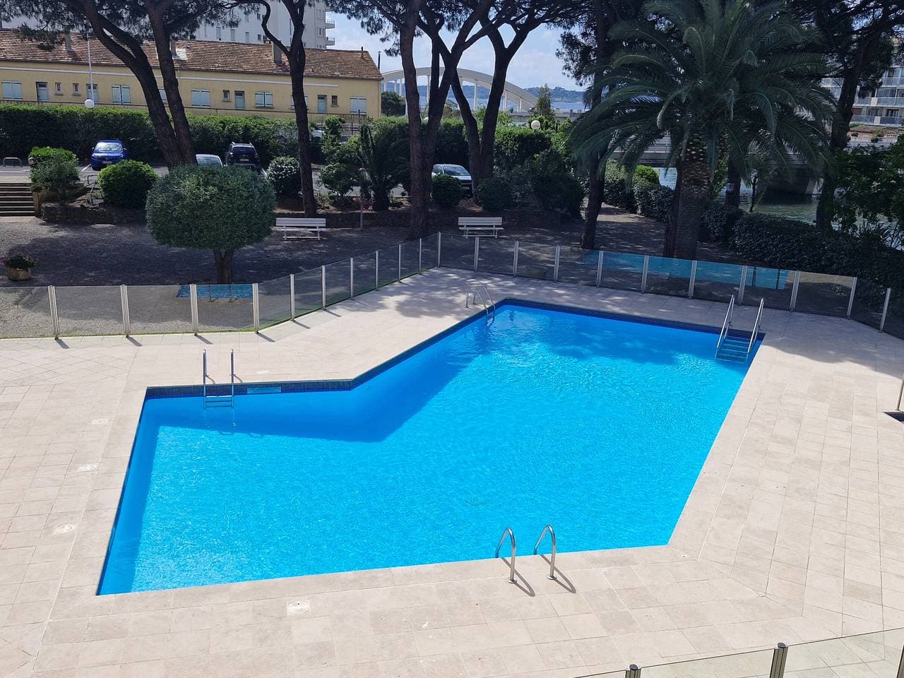 Foto 2 von 16: Studio mit Schlafbereich, Meerblick, Pool und Parkplatz in Sainte-Maxime